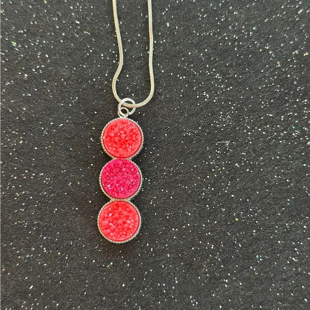Elegant Silver and Pink Pendant Necklace